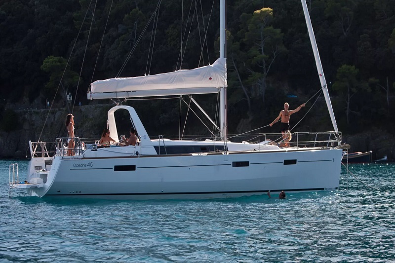 oceanis_45_sailing_3530
