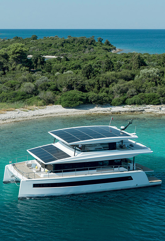 silent-yachts-SY62_3Deck_Mooring_02hr